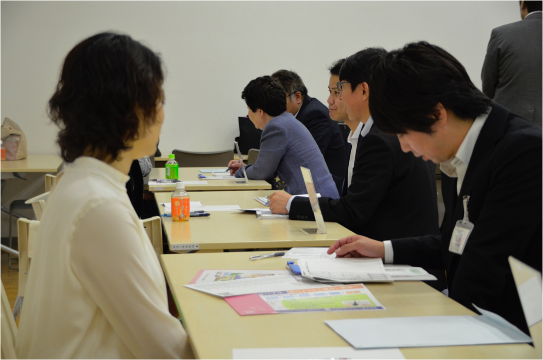 【新卒だけじゃない？！】転職を考えはじめた看護師さんにこそ、合同就職説明会をオススメする3つの理由